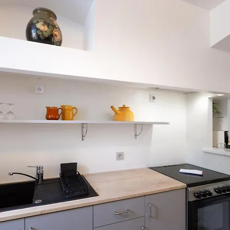 La Vie En Rouge - Parking Gratuit Carcassonne