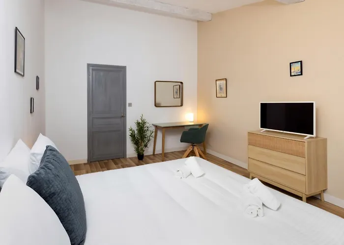 Holiday home La Vie En Rouge - Parking Gratuit