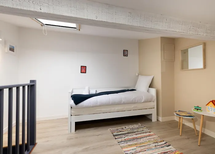 La Vie En Rouge - Parking Gratuit *